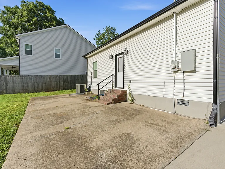 204 Richardson Ave — Photo 23
