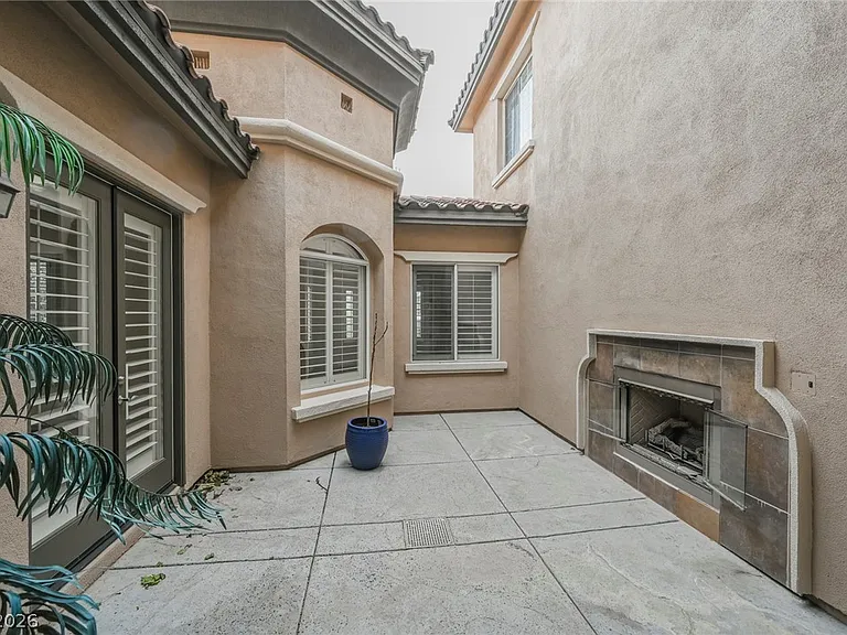 2062 Country Cove Ct — Photo 32