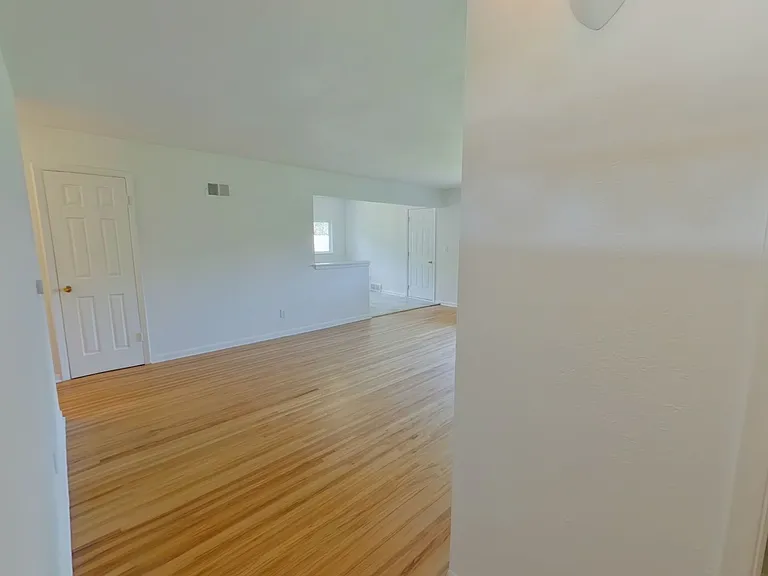 2520 N Perry Ave — Photo 2