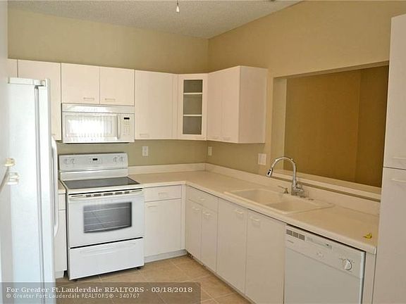 3rd image of 1130 Chestnut Ln #1130