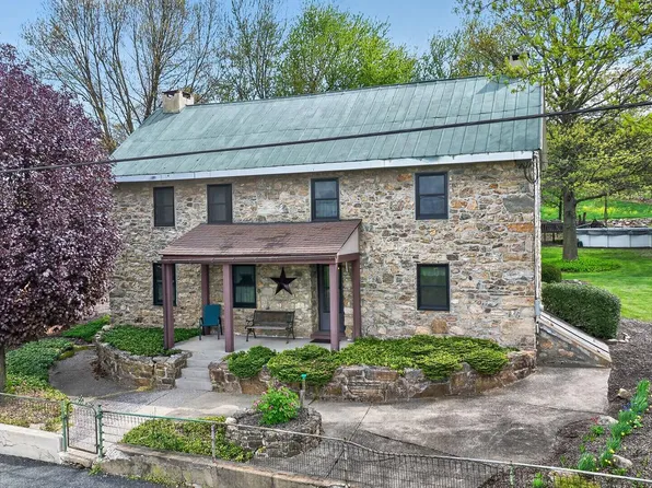 1786 Weisstown Rd, Boyertown, PA 19512