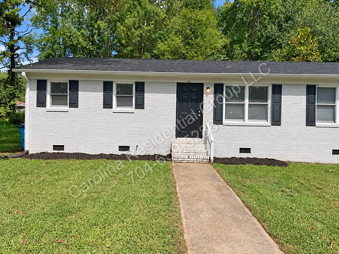 2 bed, 1.0 bath, 800 sqft, $1,125 — Photo 1