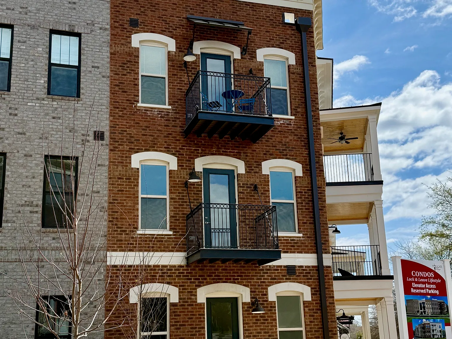 2 bed, 1185 sqft, $2,400 — Photo 1