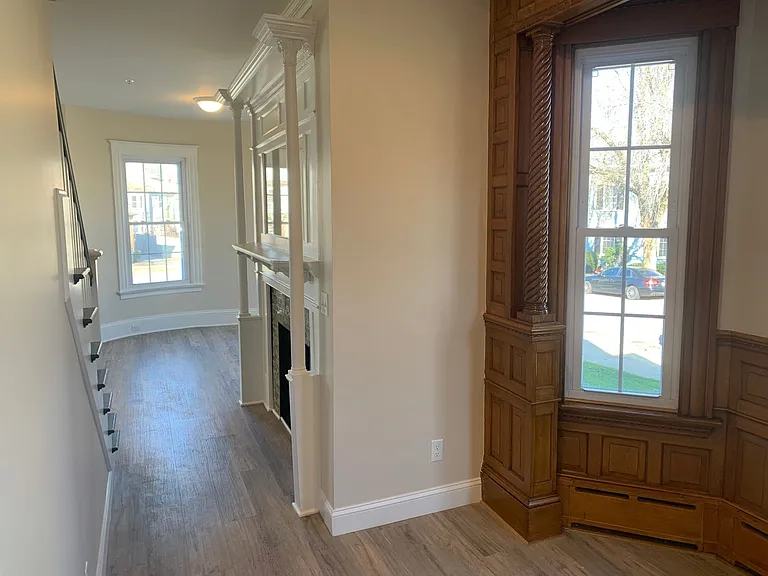 129 Kenoza Ave — Photo 6