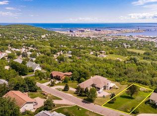 W 15th St, Duluth, MN 55811