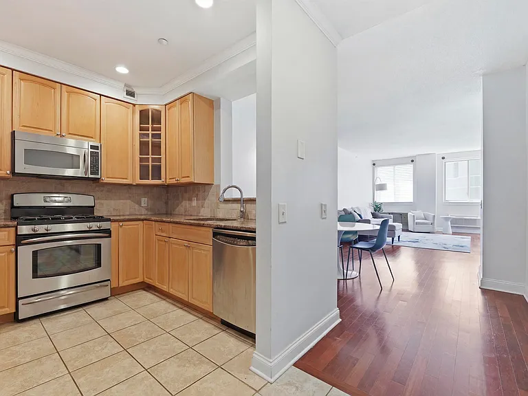 311 Washington St #9C — Photo 9
