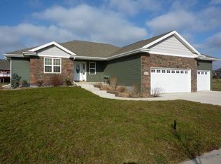 807 Mourning Dove Dr, Cottage Grove, WI 53527
