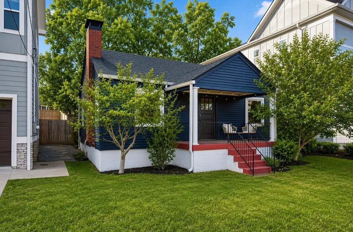 2 bed, 852 sqft, $2,400 — Photo 1