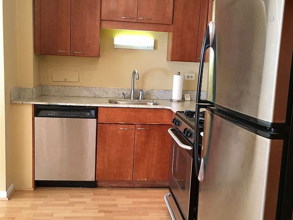 1st image of 1000 N Lake Shore Dr APT 907