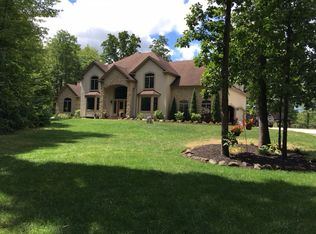 10750 Locust Grove Dr, Chardon, OH 44024