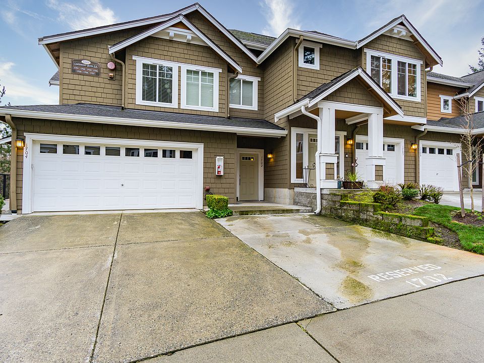 Traditional and Inviting Curb Appeal!