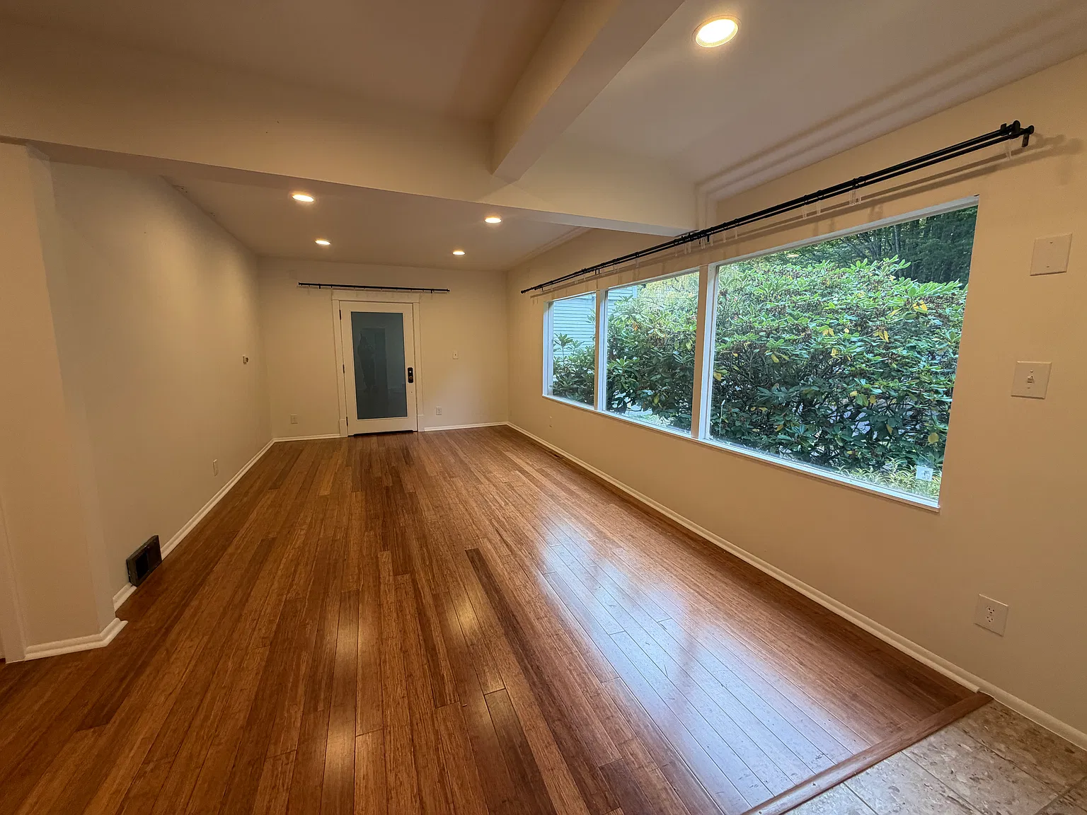 2 bed, 1000 sqft, $2,695 — Photo 3