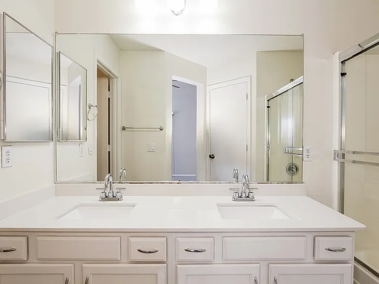 2525 S 109th Dr — Photo 12