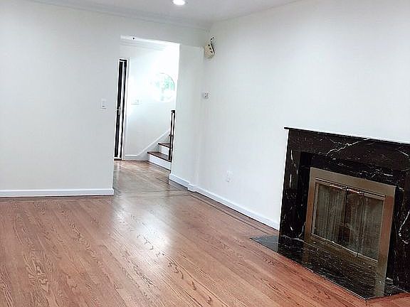 3rd image of 309 Hollywood Ave