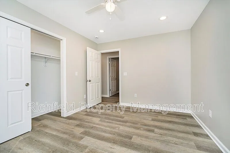 3 bed, 2.0 bath, 1350 sqft, $1,600 — Photo 2