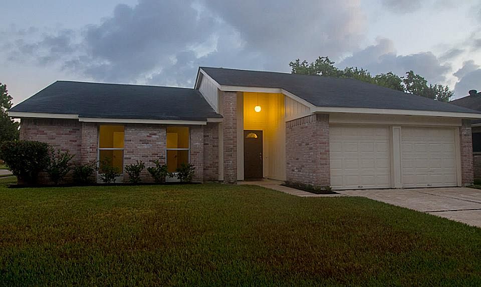 1st image of 19750 Moonhollow Dr