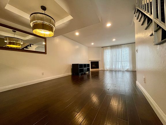 3rd image of 11119 Camarillo St APT 108