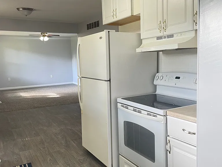 5025 N Center Rd — Photo 7