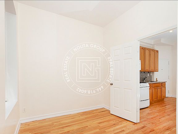 3rd image of 140 Eldridge St APT 2