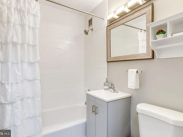 1011 Arlington Blvd #442 — Photo 14