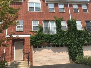 944 Enfield Dr #15-G4, Northbrook, IL 60062