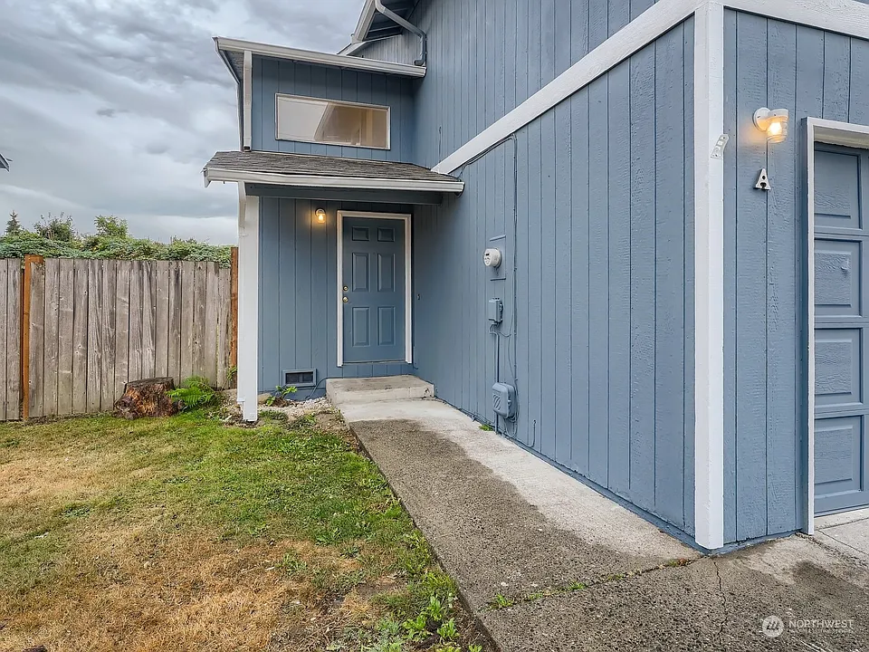 Front Entry >