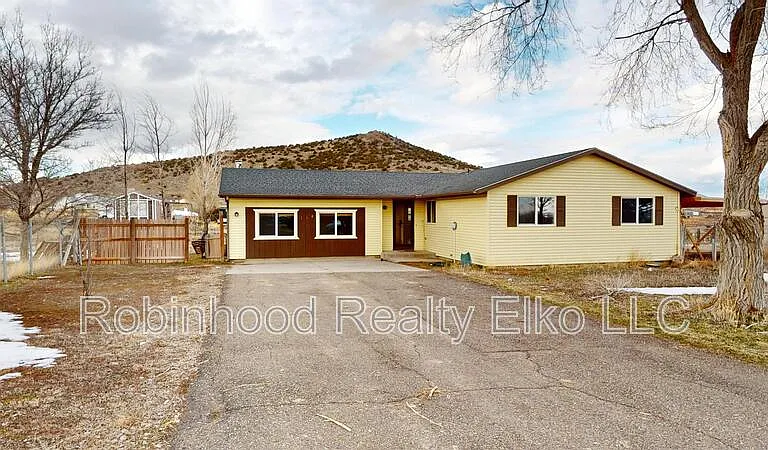 778 Lamont Dr — Photo 3