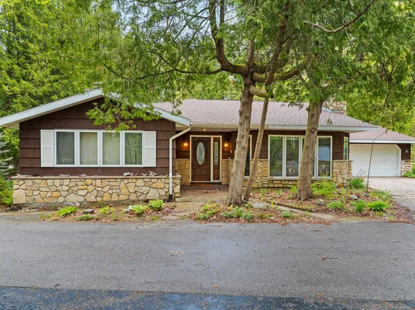 5156 Bay Shore Dr, Sturgeon Bay, WI 54235