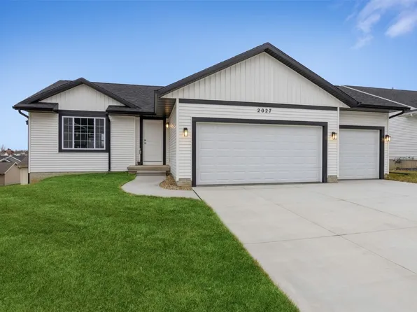 2027 Holly Meadow Ave SW, Cedar Rapids, IA 52404