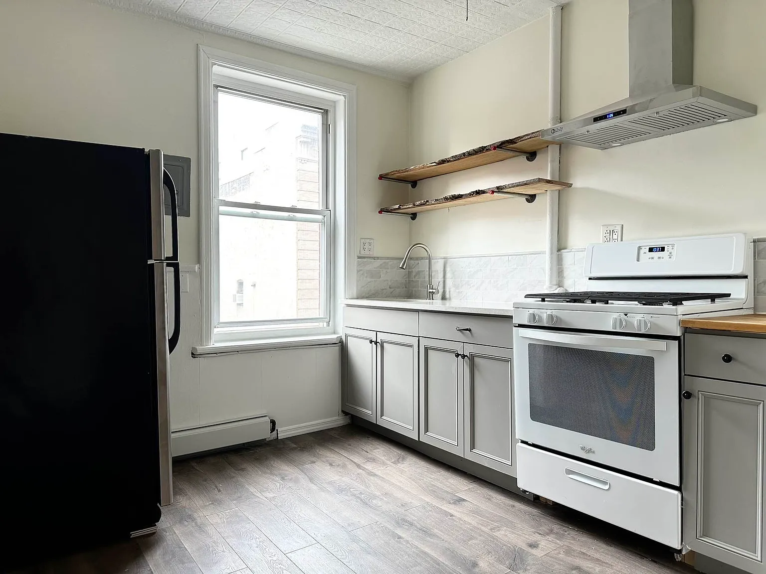 121 Wythe Avenue — Photo 2