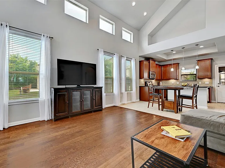 912 Sleepy Dell Ln — Photo 6