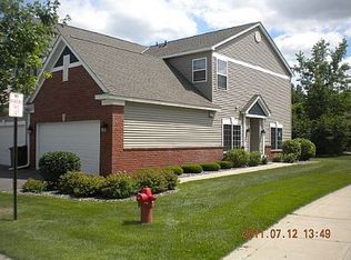 202 Heritage Ln, Circle Pines, MN 55014