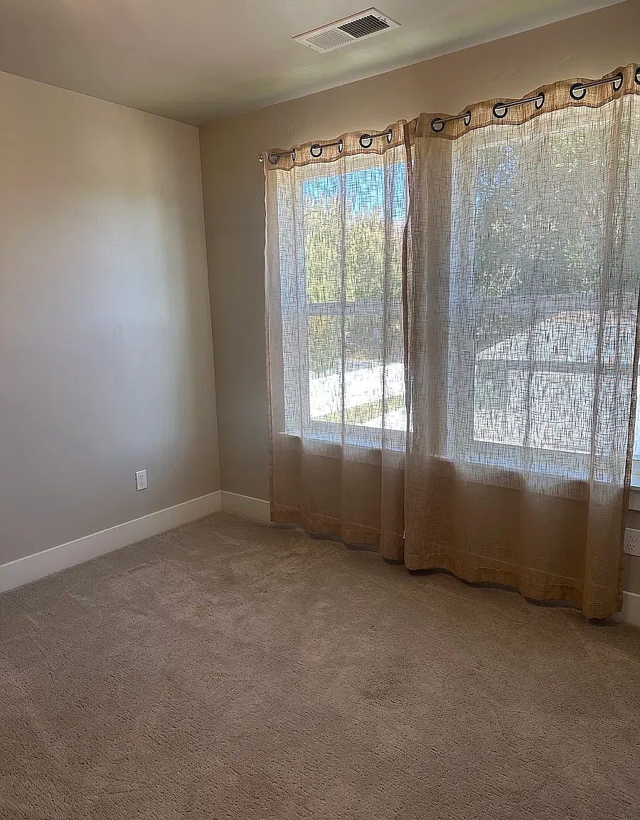 3 bed, 2.5 bath, 2000 sqft, $900 — Photo 1