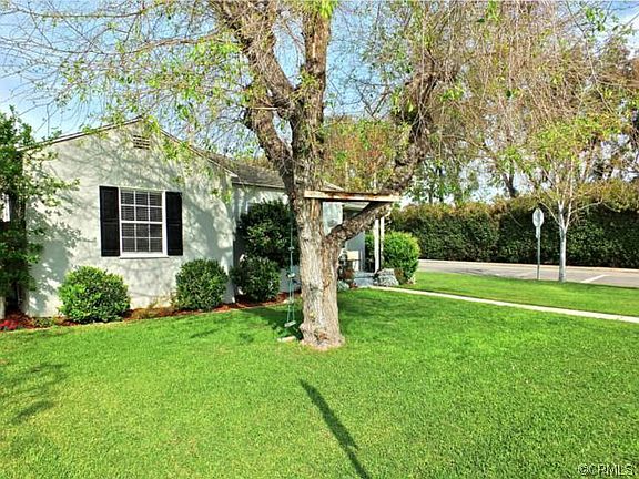 3rd image of 4863 Blackthorne Ave