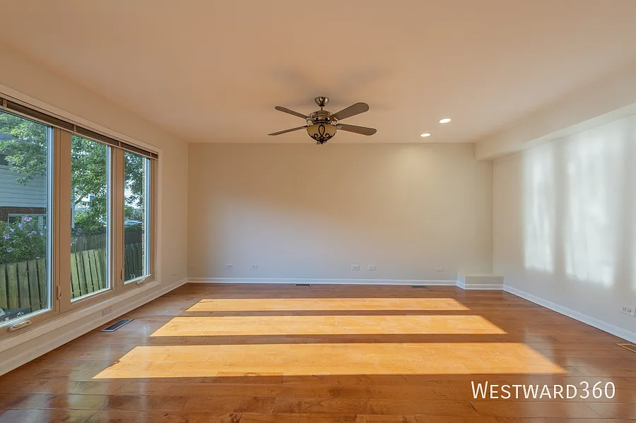 Massive townhome in Wilmette w/parking included! — Photo 4
