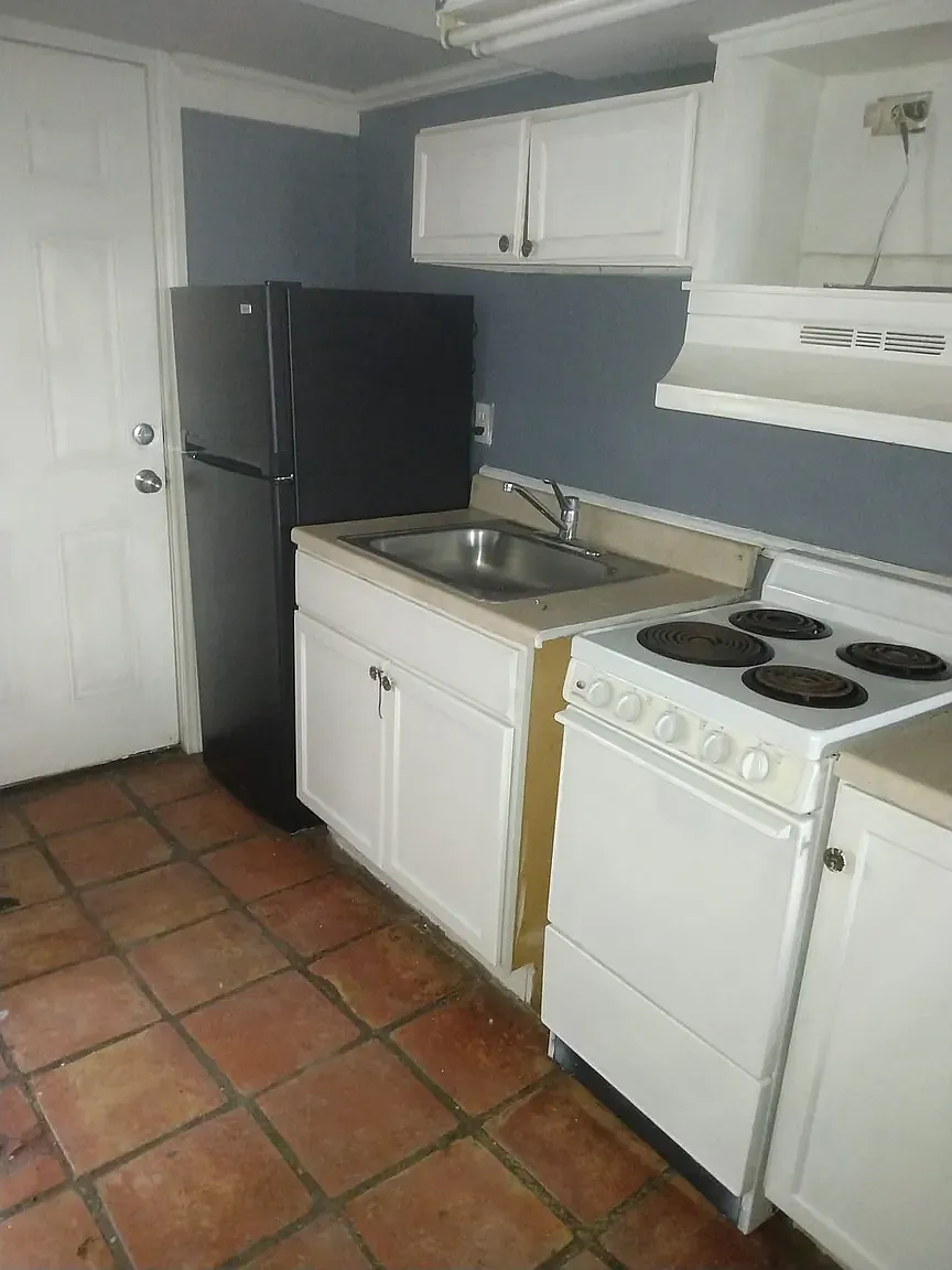Building Photo - 1824 N 77 Sunshine Strip #4