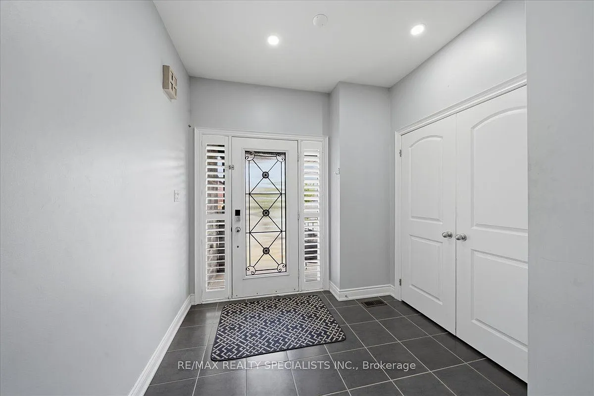 4 bed, $3,200 — Photo 2