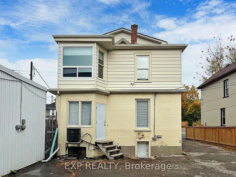 15 Colborne St E — Photo 37
