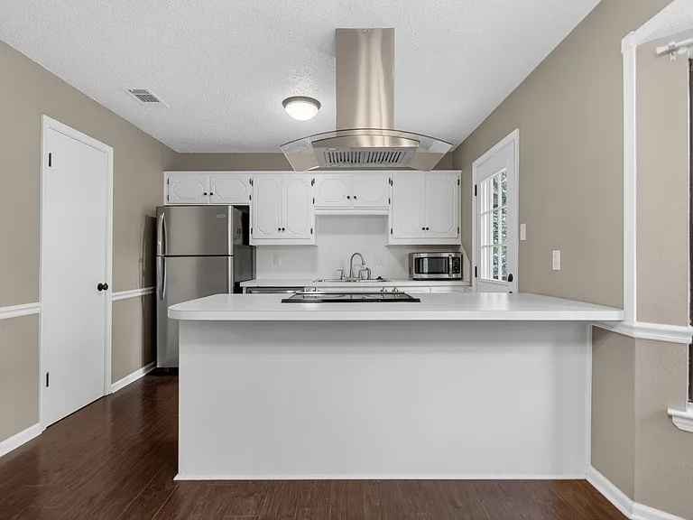 235 Briarpatch Ln — Photo 3
