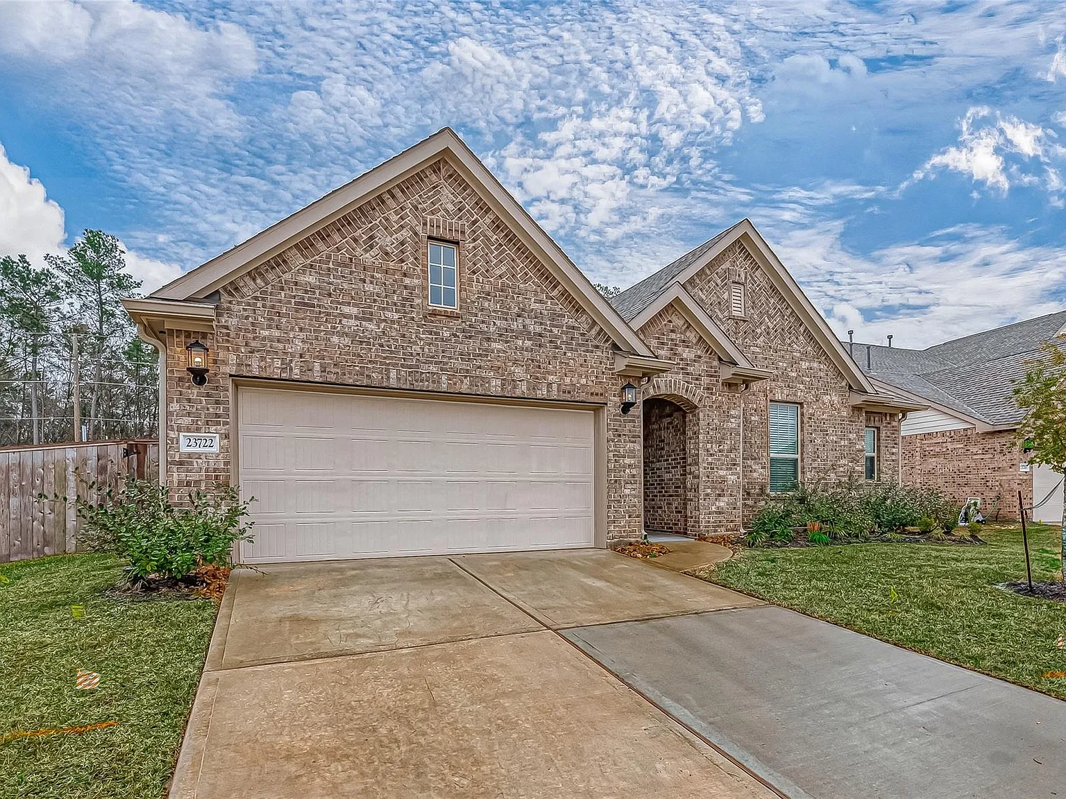 4 bed, 2.5 bath, 2345 sqft, $2,100 — Photo 2