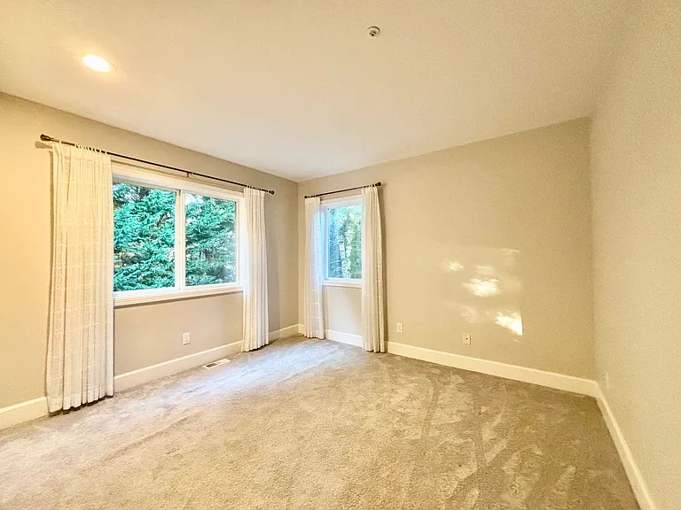 13211 NE 10th Pl — Photo 22