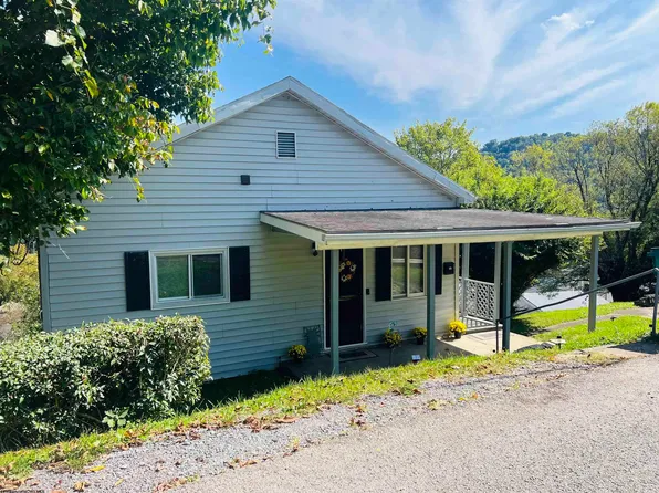 564 Pike St, Monongah, WV 26554