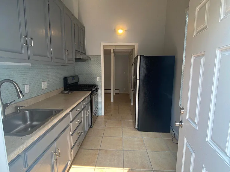 114 Franklin St #B — Photo 8