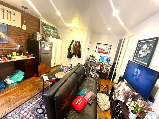 Rented by Lang Realty LLC | media 15