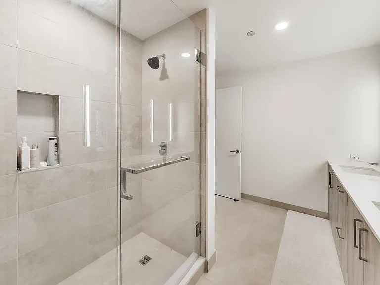 211 N Harbor Dr #403 — Photo 10