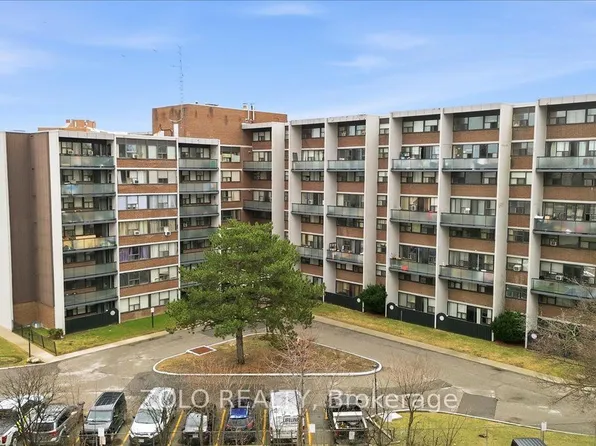 2121 Roche Ct #707, Mississauga, ON L5K 2C7