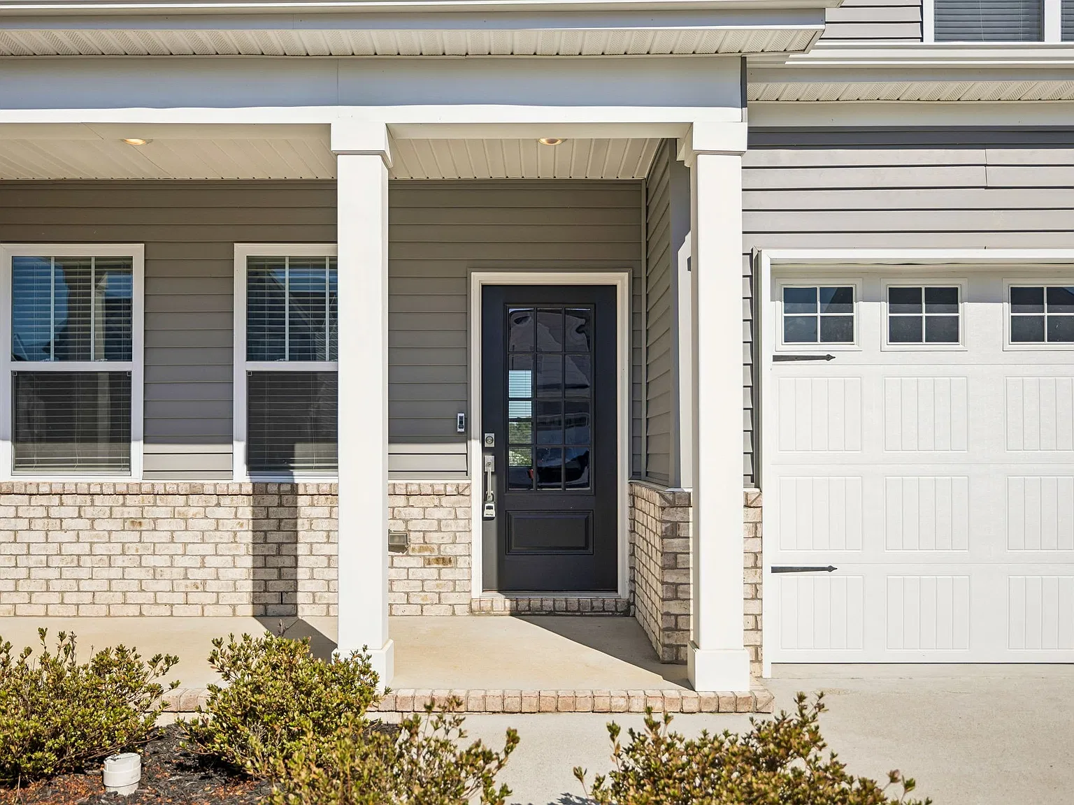 4 bed, 2090 sqft, $2,700 — Photo 3