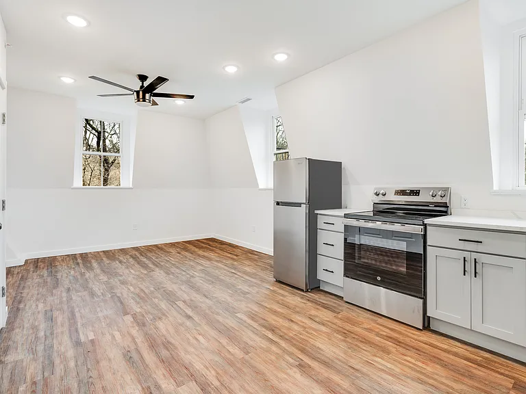 81 Market St #3 — Photo 3