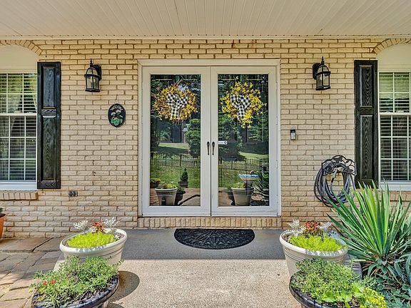 5th image of 1005 Chestnut Mountain Dr