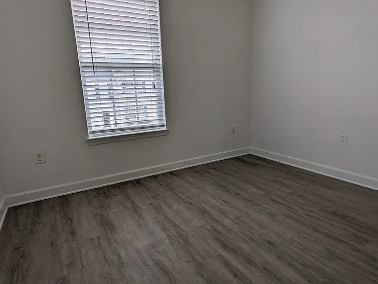 829 Gallows Ct — Photo 18